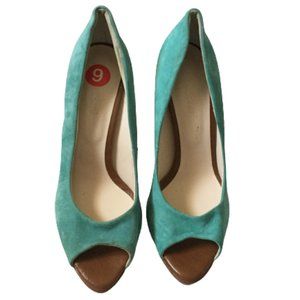 La Chateau Size 9 Ladies Aqua Suede Shoes